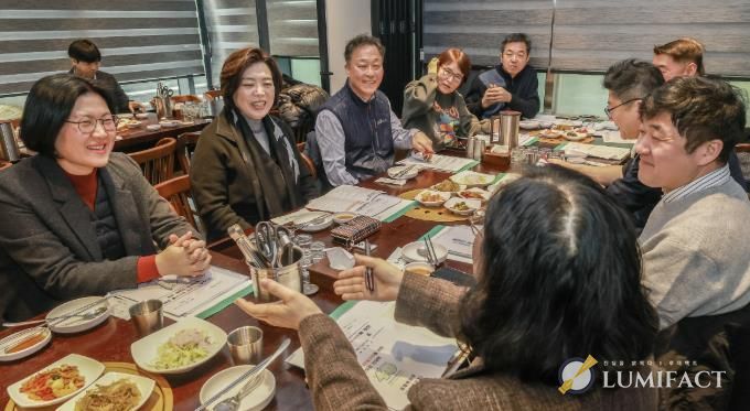 과천시, 지역상권 활성화 위한 현장 소통 강화…상인회와 간담회 가져