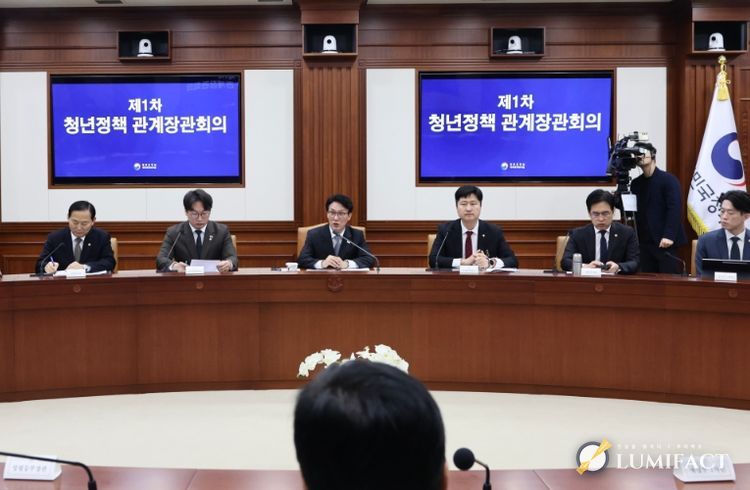 김민석 국무총리가 6일 세종대로 정부서울청사에서 열린 청년정책 관계장관회의를 주재하고 있다.