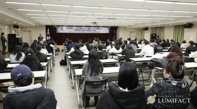 부천시는 지난달 27일 ‘제2기 체육꿈나무 장학생 장학증서 수여식’을 열었다.